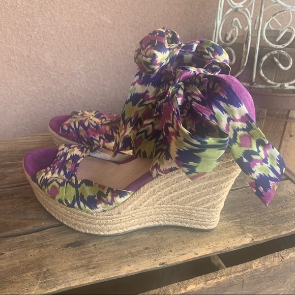 UGG Lucianna Wedge Sandal - Picture 4 of 11